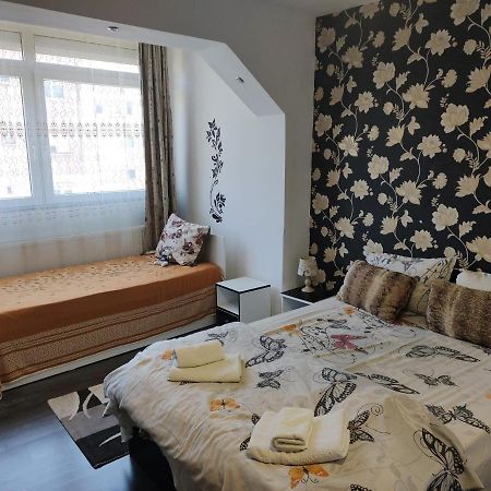 White Black Rooms Hunedoara Exterior foto