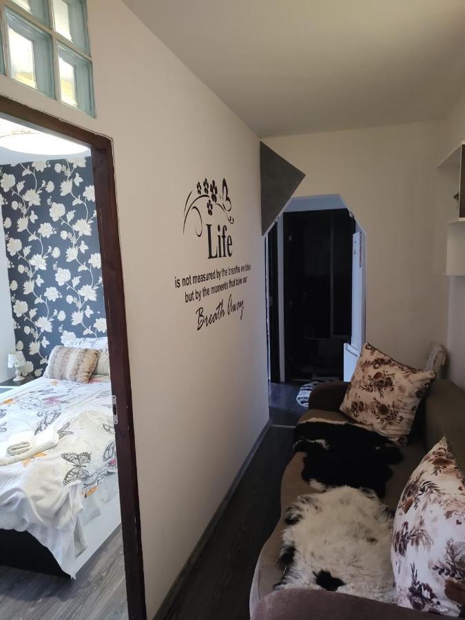 White Black Rooms Hunedoara Exterior foto